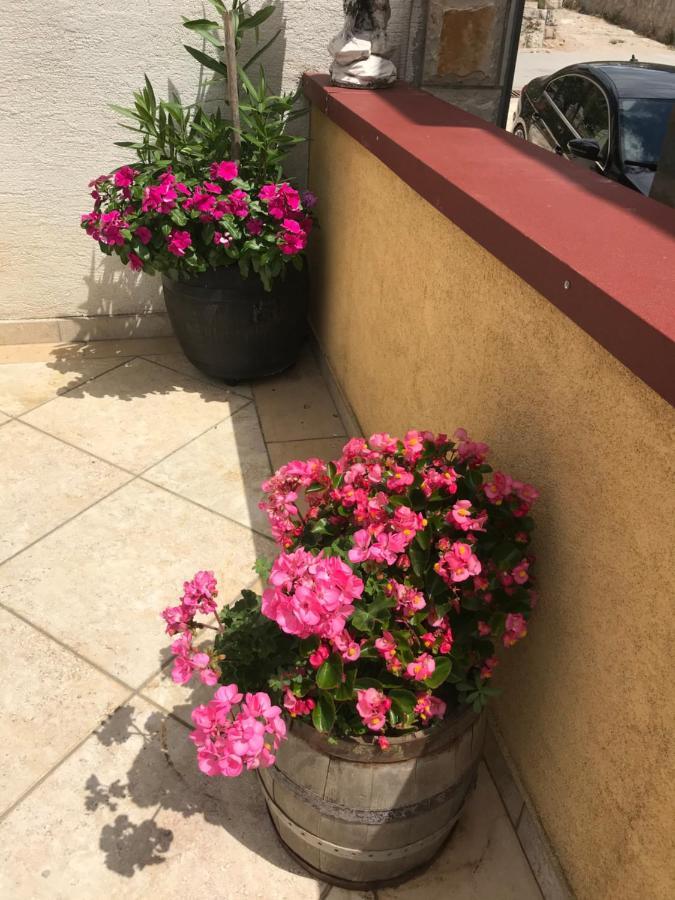 Apartman Nadia Karlobag Exterior photo