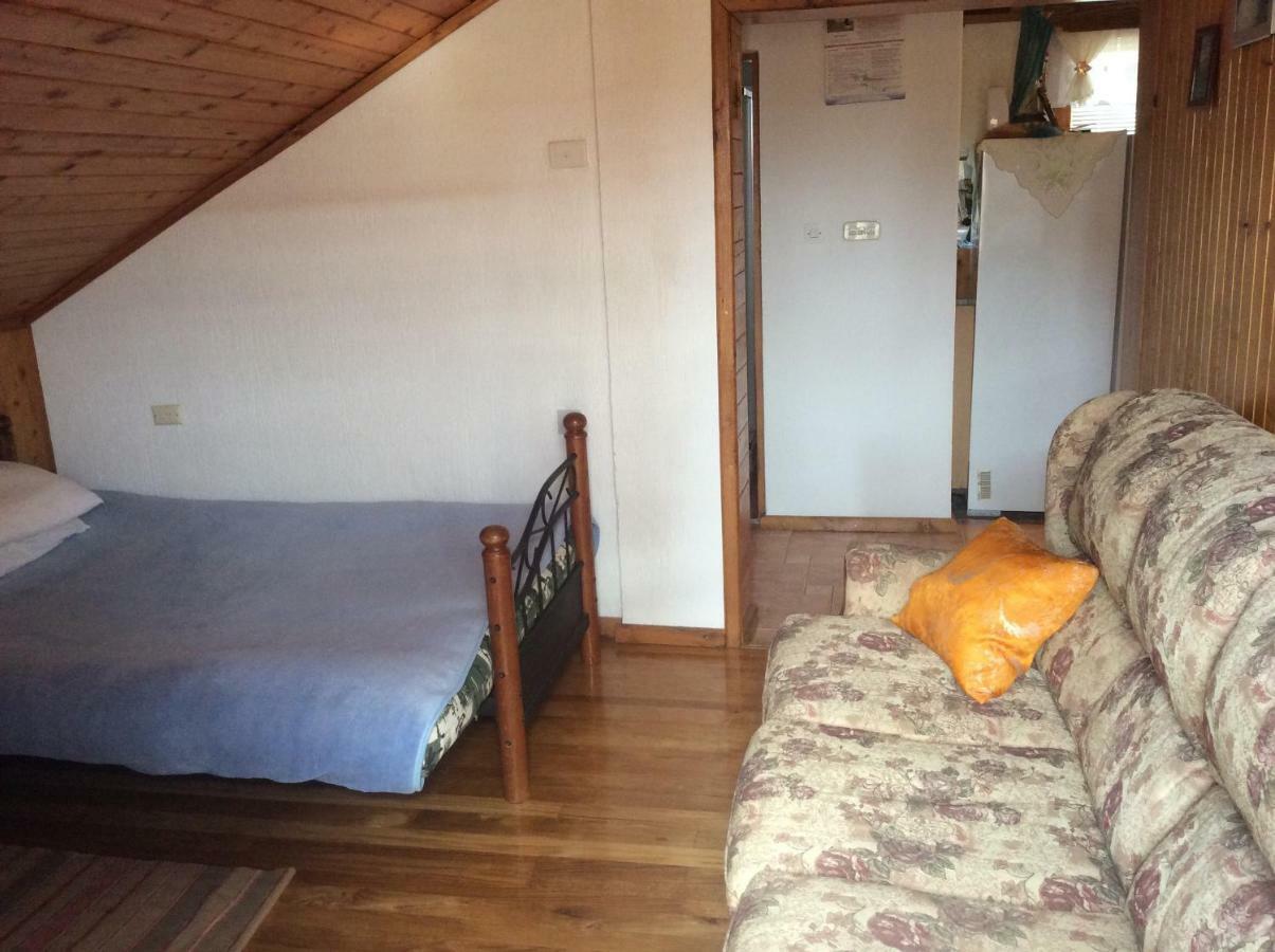 Apartman Nadia Karlobag Exterior photo