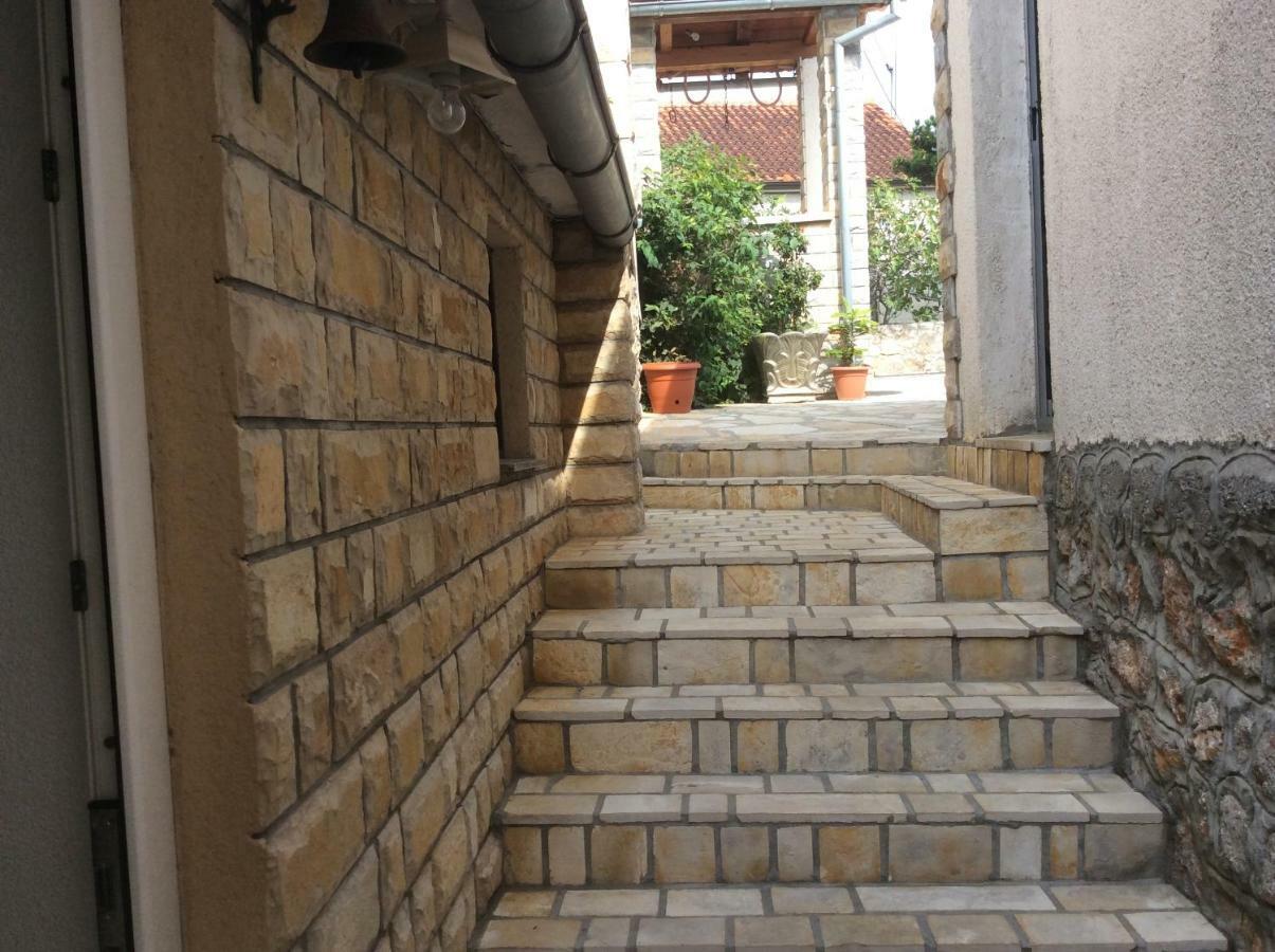 Apartman Nadia Karlobag Exterior photo