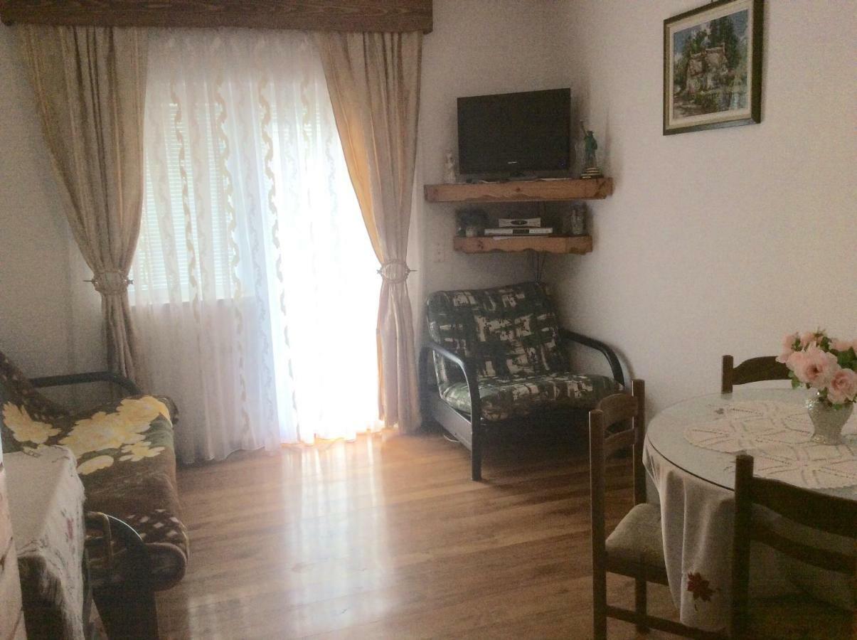 Apartman Nadia Karlobag Exterior photo