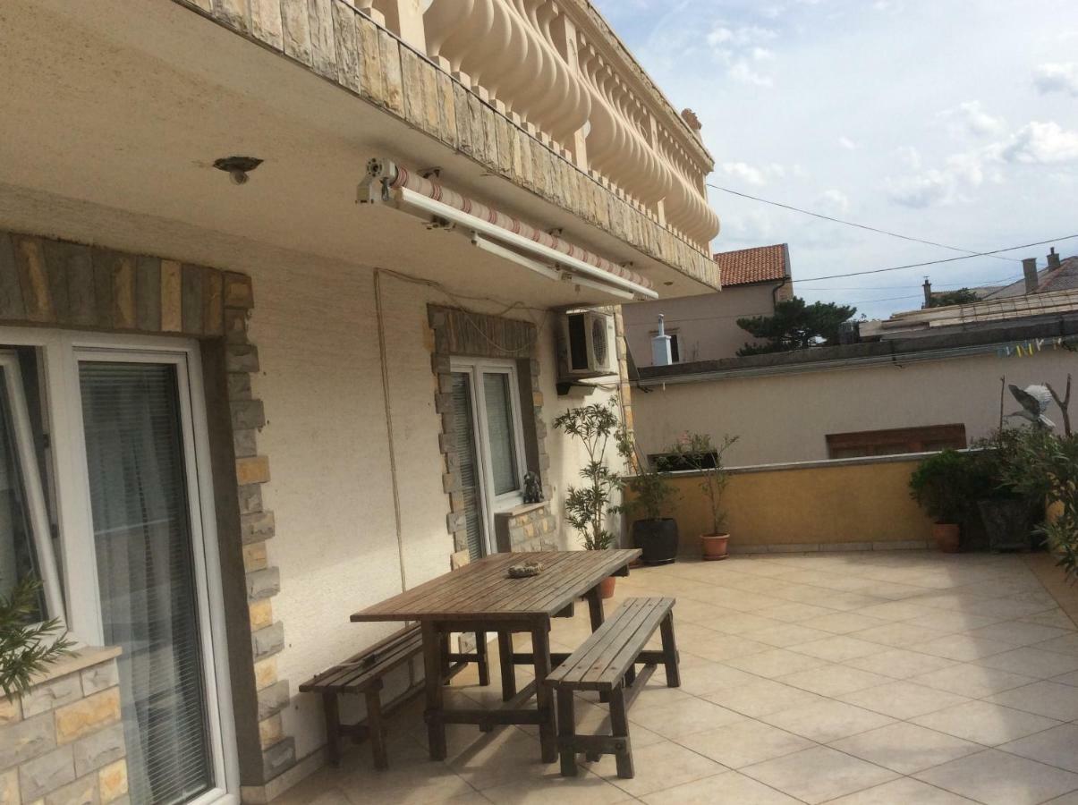 Apartman Nadia Karlobag Exterior photo